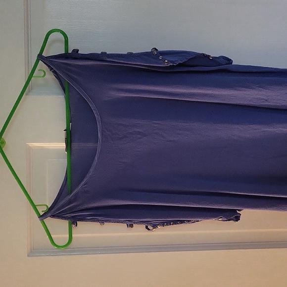 100% Silk Blouse with stuffed accents. - Picture 3 of 6